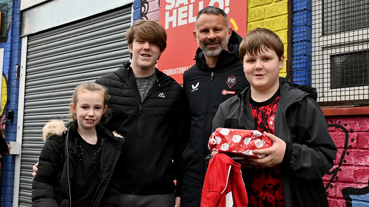 Ryan Giggs hands out Christmas gifts to young Clarion residents in Salford