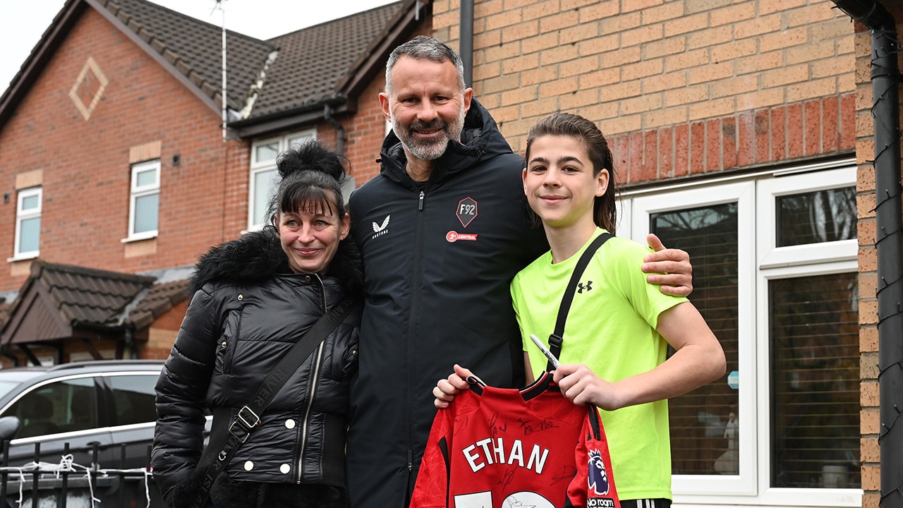 Ryan Giggs hands out Christmas gifts to Clarion residents in Salford